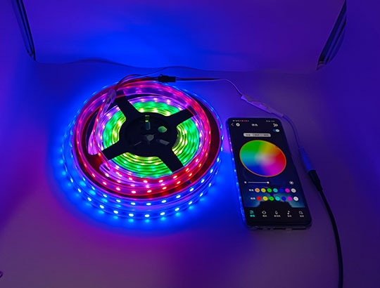 多功能应急手电筒方案开发，手电筒驱动芯片厂家